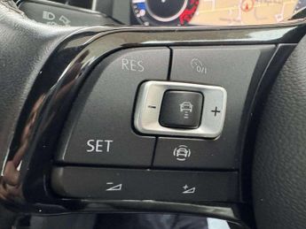 VOLKSWAGEN GOLF 2.0 TSI R Hatchback 5dr Petrol DSG 4Motion Euro 6 (s/s) (300 ps)