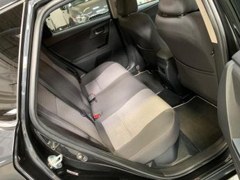 Toyota Auris 1.8 VVT-h Design CVT Euro 6 (s/s) 5dr