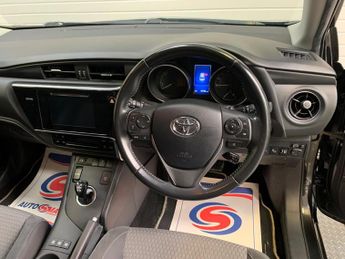 Toyota Auris 1.8 VVT-h Design CVT Euro 6 (s/s) 5dr