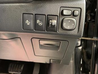 Toyota Auris 1.8 VVT-h Design CVT Euro 6 (s/s) 5dr