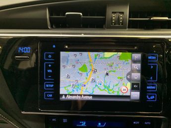 Toyota Auris 1.8 VVT-h Design CVT Euro 6 (s/s) 5dr
