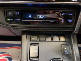 Toyota Auris 1.8 VVT-h Design CVT Euro 6 (s/s) 5dr