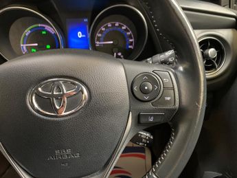 Toyota Auris 1.8 VVT-h Design CVT Euro 6 (s/s) 5dr