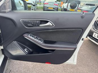 Mercedes-Benz GLA 2.0 GLA250 AMG Line 7G-DCT 4MATIC Euro 6 (s/s) 5dr