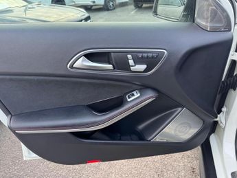 Mercedes-Benz GLA 2.0 GLA250 AMG Line 7G-DCT 4MATIC Euro 6 (s/s) 5dr