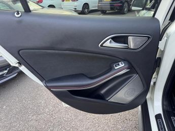 Mercedes-Benz GLA 2.0 GLA250 AMG Line 7G-DCT 4MATIC Euro 6 (s/s) 5dr