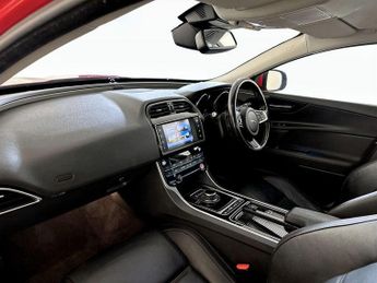Jaguar XE 2.0i Prestige Auto Euro 6 (s/s) 4dr