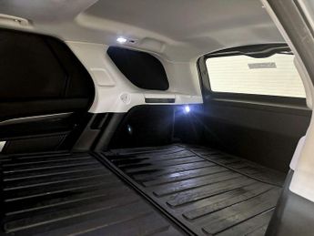 Land Rover Discovery 3.0 SD V6 HSE Auto 4WD Euro 6 (s/s) 5dr