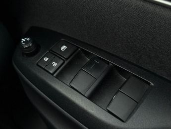 Toyota Yaris 1.5 VVT-h Design E-CVT Euro 6 (s/s) 5dr