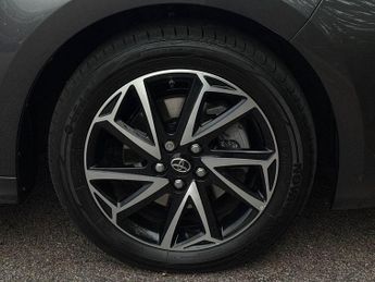 Toyota Yaris 1.5 VVT-h Design E-CVT Euro 6 (s/s) 5dr