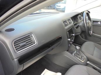 Volkswagen Jetta 1.6 TDI BlueMotion Tech SE DSG Euro 5 (s/s) 4dr