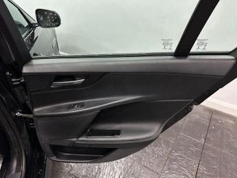 Jaguar XE 2.0d R-Sport Auto Euro 6 (s/s) 4dr