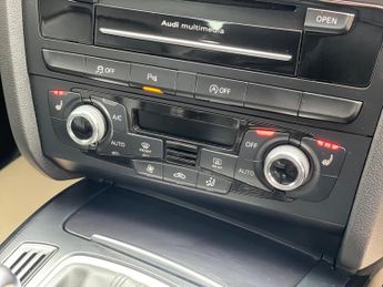 Audi A4 2.0 TDI Black Edition Plus S Tronic quattro Euro 5 (s/s) 4dr