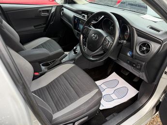 Toyota Auris 1.8 VVT-h Icon Tech Touring Sports CVT Euro 6 (s/s) 5dr