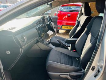 Toyota Auris 1.8 VVT-h Icon Tech Touring Sports CVT Euro 6 (s/s) 5dr