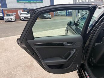 Audi A4 2.0 TDI Black Edition Saloon 4dr Diesel Multitronic Euro 5 (s/s)