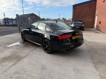 Audi A4 2.0 TDI Black Edition Multitronic Euro 5 (s/s) 4dr