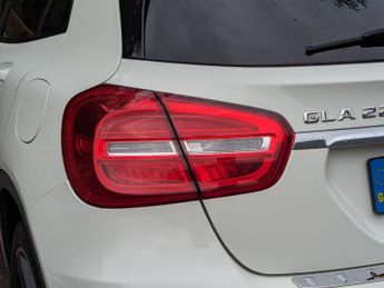 Mercedes-Benz GLA 2.1 GLA220 CDI AMG Line 7G-DCT 4MATIC Euro 6 (s/s) 5dr