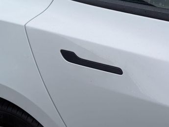Tesla Model 3 Standard Range Plus Auto RWD 4dr