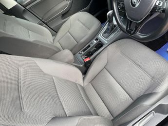 Volkswagen e-Golf 35.8kWh e-Golf Auto 5dr