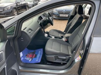 Volkswagen e-Golf 35.8kWh e-Golf Auto 5dr