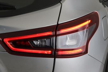 Nissan Qashqai 1.3 DIG-T Acenta Premium Euro 6 (s/s) 5dr