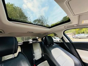 Jaguar XE 2.0i R-Sport Auto AWD Euro 6 (s/s) 4dr