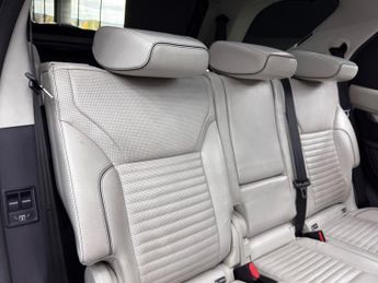 Land Rover Discovery 3.0 TD V6 First Edition Auto 4WD Euro 6 (s/s) 5dr