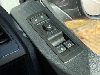 Volkswagen Transporter Shuttle 2.0 TDI BlueMotion Tech SE DSG FWD LWB Euro 6 (s/s) 5dr
