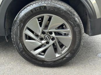 Nissan Qashqai 1.3 DIG-T MHEV Acenta Premium XTRON Euro 6 (s/s) 5dr