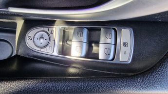 Mercedes-Benz E Class 2.0 E220d AMG Line Saloon 4dr Diesel G-Tronic+ Euro 6 (s/s) (194