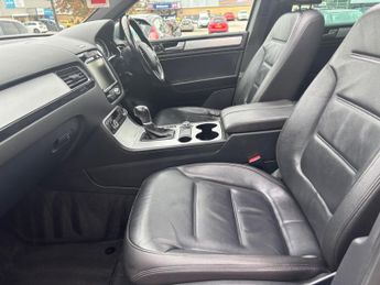 Volkswagen Touareg 3.0 TDI V6 BlueMotion Tech R-Line Tiptronic 4WD Euro 5 (s/s) 5dr