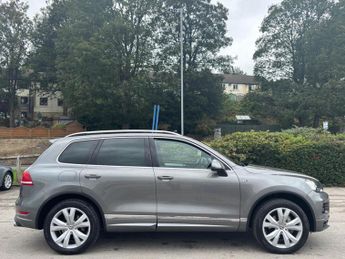 Volkswagen Touareg 3.0 TDI V6 BlueMotion Tech R-Line Tiptronic 4WD Euro 5 (s/s) 5dr