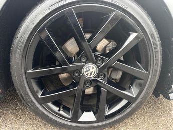 Volkswagen Golf 2.0 TDI BlueMotion Tech R-Line DSG Euro 6 (s/s) 5dr
