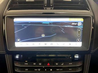 Jaguar F-PACE 2.0 D180 Chequered Flag Auto AWD Euro 6 (s/s) 5dr