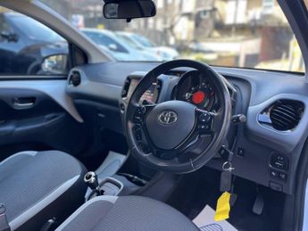 Toyota AYGO 1.0 VVT-i x-play x-shift Euro 6 5dr (Safety Sense)