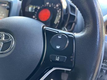 Toyota AYGO 1.0 VVT-i x-play x-shift Euro 6 5dr (Safety Sense)