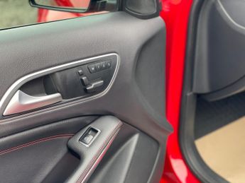 Mercedes-Benz GLA 2.1 GLA220d AMG Line (Premium Plus) 7G-DCT 4MATIC Euro 6 (s/s) 5