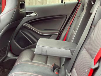 Mercedes-Benz GLA 2.1 GLA220d AMG Line (Premium Plus) 7G-DCT 4MATIC Euro 6 (s/s) 5