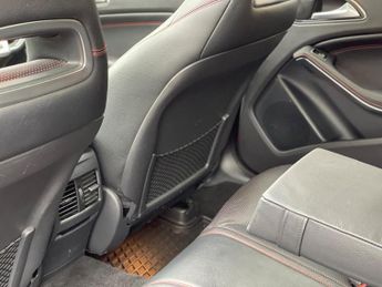 Mercedes-Benz GLA 2.1 GLA220d AMG Line (Premium Plus) 7G-DCT 4MATIC Euro 6 (s/s) 5