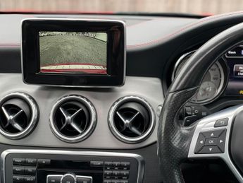 Mercedes-Benz GLA 2.1 GLA220d AMG Line (Premium Plus) 7G-DCT 4MATIC Euro 6 (s/s) 5