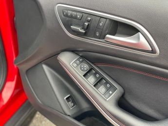 Mercedes-Benz GLA 2.1 GLA220d AMG Line (Premium Plus) 7G-DCT 4MATIC Euro 6 (s/s) 5