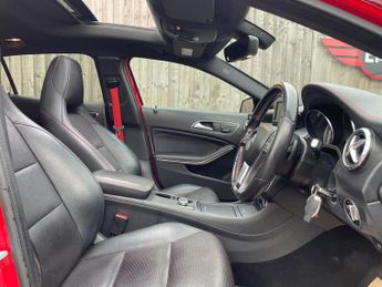 Mercedes-Benz GLA 2.1 GLA220d AMG Line (Premium Plus) 7G-DCT 4MATIC Euro 6 (s/s) 5