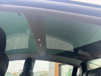 Tesla Model 3 Standard Range Plus Auto RWD 4dr