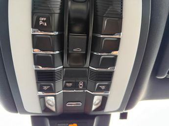 Porsche Macan 3.0 TD V6 S PDK 4WD Euro 6 (s/s) 5dr