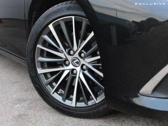 Lexus ES 2.5 300h Premium Edition Saloon 4dr Petrol Hybrid E-CVT Euro 6 (