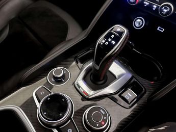 Alfa Romeo Giulia 2.9 V6 Bi-Turbo Quadrifoglio Auto Euro 6 (s/s) 4dr