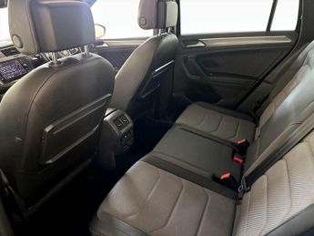 Volkswagen Tiguan 2.0 TDI R-Line Tech DSG 4Motion Euro 6 (s/s) 5dr