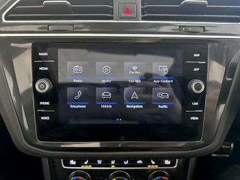 Volkswagen Tiguan 2.0 TDI R-Line Tech DSG 4Motion Euro 6 (s/s) 5dr
