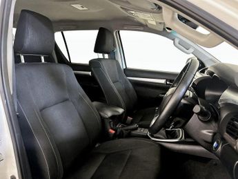 Toyota Hilux 2.8 D-4D Invincible 4WD Euro 6 (s/s) 4dr